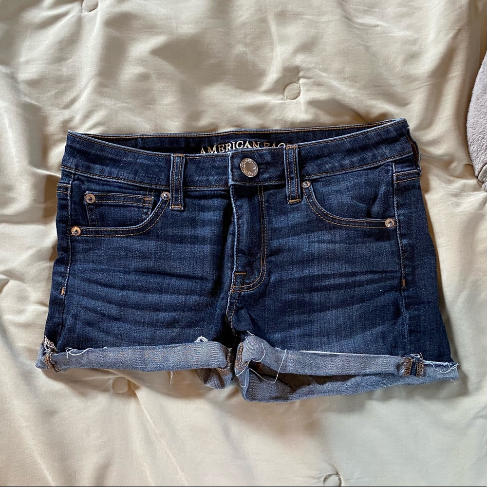 Bottom ripped shorts